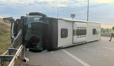 Yolcu otobüsü devrildi: 25 yaralı