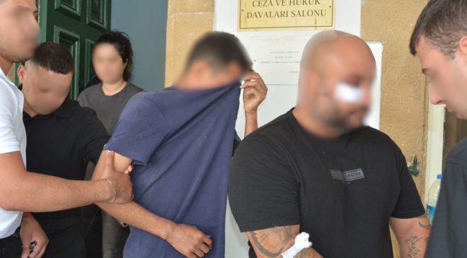 Hamitköy’de aldatma mevzusu yüzünden çıkan kavganın ardından tutuklanan M. K., U. D. ve O.E. mahkemeye çıkarıldı.