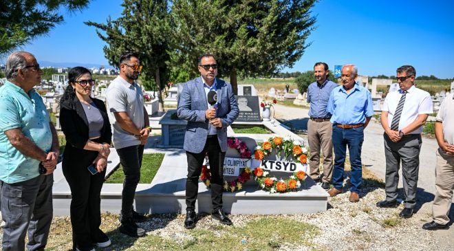 Spor yazarı Omaç Başat kabri başında anıldı