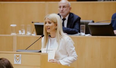 Annita Dimitru yeniden Rum Meclis Başkanı