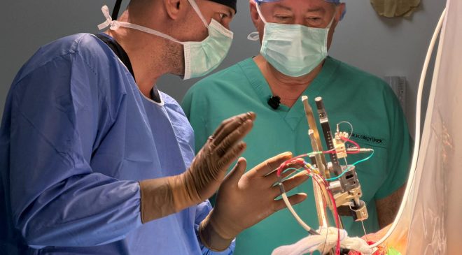 Dr. Burhan Nalbantoğlu Devlet Hastanesi’nde titreme hastası beyin pili ameliyatıyla sağlığına kavuştu