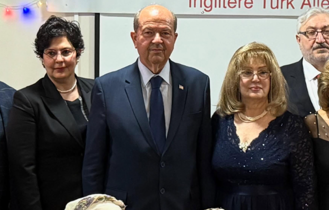 Ersin Tatar, Londra’da Ali Rıza Değirmencioğlu okulunun yardımlaşma gecesine katıldı