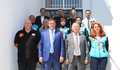 Arıklı: “Uluslararası başarı kazanan sporcularımız ülkemizin pırlantalarıdır”