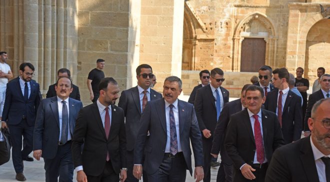 Oğuz ve Çiftçi, Selimiye Camisi’ni ziyaret etti