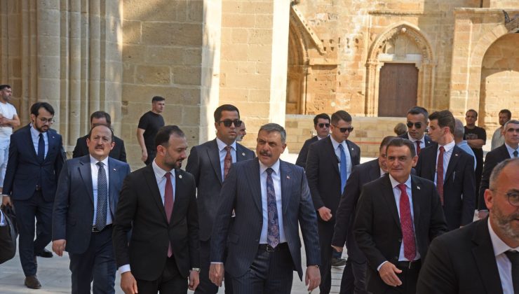 Oğuz ve Çiftçi, Selimiye Camisi’ni ziyaret etti