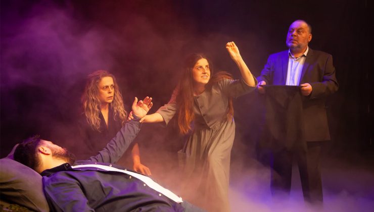 Lefkoşa Belediye Tiyatrosu’nun “Yanlışlık” adlı oyunu 22. Kıbrıs Tiyatro Festivali’nde prömiyerini yaptı