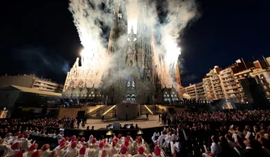 Sagrada Familia’nın yeni kulesi törenle açıldı: 120 bin kişi izledi