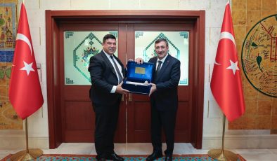 DAÜ Rektörü Kılıç, Türkiye Cumhurbaşkanı Yardımcısı Yılmaz’ı ziyaret etti