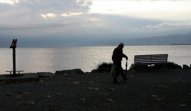 Yalnızlık Alzheimer riskini artırıyor