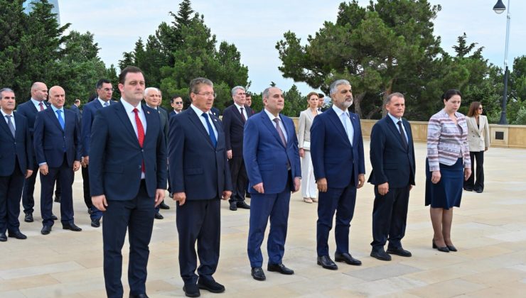 Üstel, Haydar Aliyev’in anıt mezarını ziyaret etti
