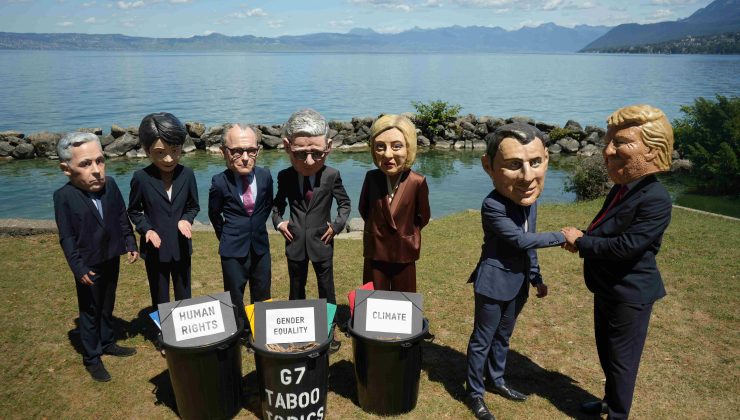 Oxfam aktivistleri G7 Zirvesi öncesi protesto düzenledi