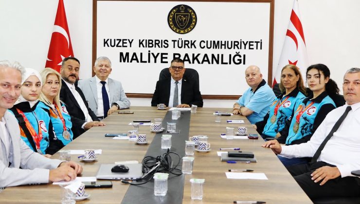 Berova, Dünya Budo Kupası’nda şampiyon olan KKTC Budo Milli Takımı sporcularını kabul etti