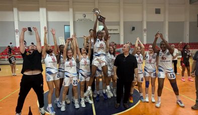 Girne Belediye Başkanı Şenkul, Kadınlar Basketbol Ligi şampiyonu Akdeniz Spor Birliği’ni kutladı
