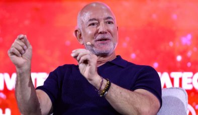 ABD’li milyarder Bezos, yapay zekanın işsizliğe değil iş gücü açığına yol açacağı görüşünde