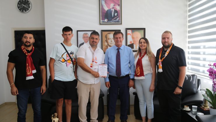 Bayındırlık ve Ulaştırma Bakanı Arıklı KKTC Galatasaraylılar Derneği’ni kabul etti