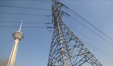 Tahran’da tasarruf kararına uymayan 30 kamu idaresinin elektriği kesildi
