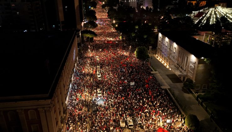 Arnavutluk’ta protestolar 22. gününde: “Bu hükümet diktatörlüğe dönüşüyor”