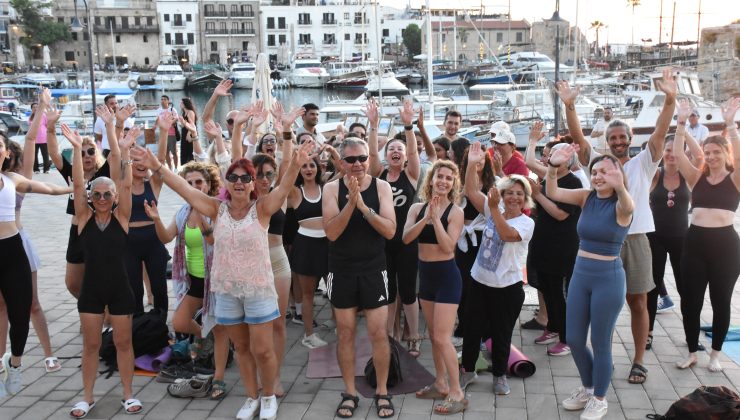 Dünya Yoga Günü Girne Antik Liman’da kutlandı