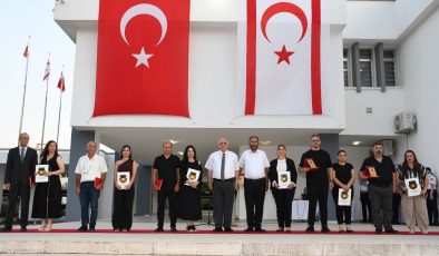 Emekli olan ve 30 hizmet yılını tamamlayan polislere plaket verildi