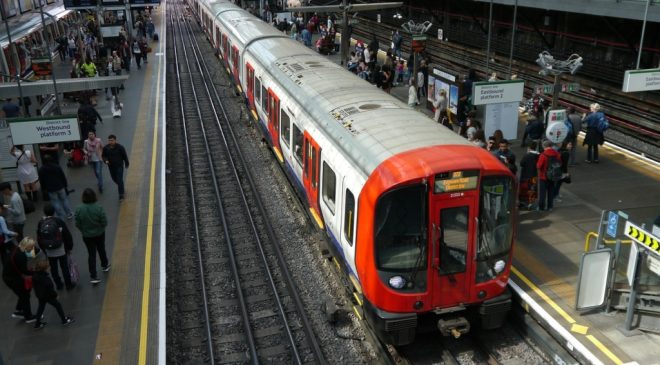 Londra’da aşırı sıcak hava ve yağış raylı ulaşımı felç etti