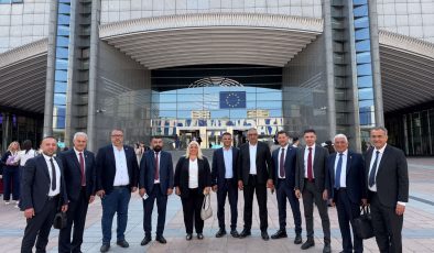 Belediye Birliği, başkanların katılımıyla Avrupa Parlamentosu’nda toplantıya katıldı