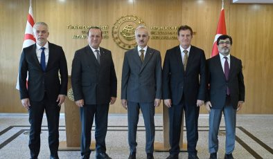 Ataoğlu ile Arıklı, Ankara’da Güngör çöplüğü, bilet fiyatları, Ercan ve karayollarındaki projelerle ilgili görüşmeler yaptı