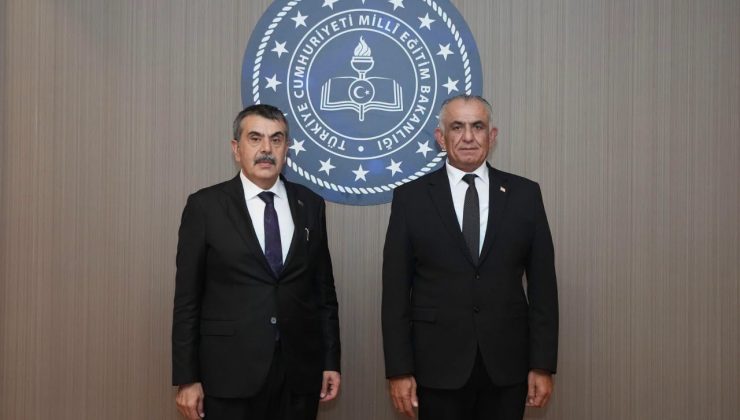 Bakan Çavuşoğlu mevkidaşı Tekin ile bir araya geldi