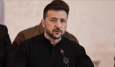 Zelenskiy, Rusya’daki iki petrol rafinerisine saldırı düzenlediklerini açıkladı