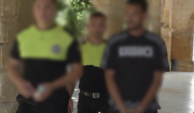 “Başkasının Kimliğine Bürünme” suçundan tutuklanan zanlı A.K yeniden mahkeme huzuruna çıkarıldı.