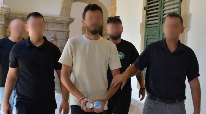 Kanunsuz Ateşli Silah ve Kanunsuz Uyuşturucu Madde Tasarrufu” suçlarında tutuklanan zanlı O.Y. yeniden mahkeme huzuruna çıkarıldı.