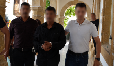 Yaralama ciddi darp sarhoşluk rahatsızlık ve uygunsuz tavır hareket suçlarından M. Y. mahkemeye çıkarıldı. 