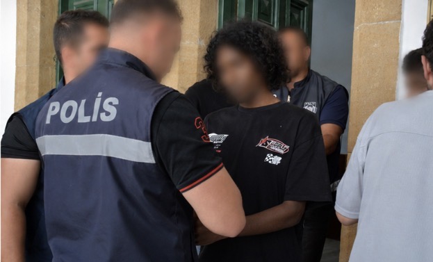 Trafik kontrolü esnasında uyuşturucuyla yakalanan M. K. M. mahkemeye çıkarıldı.