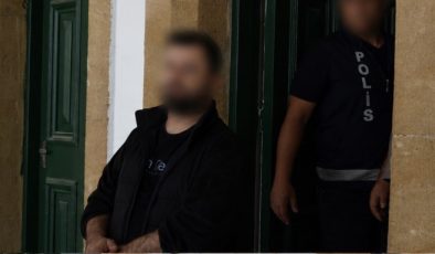 Gümrük Yasasına Aykırı Hareket” suçundan tutuklanan İ. A. mahkemeye çıkarıldı.