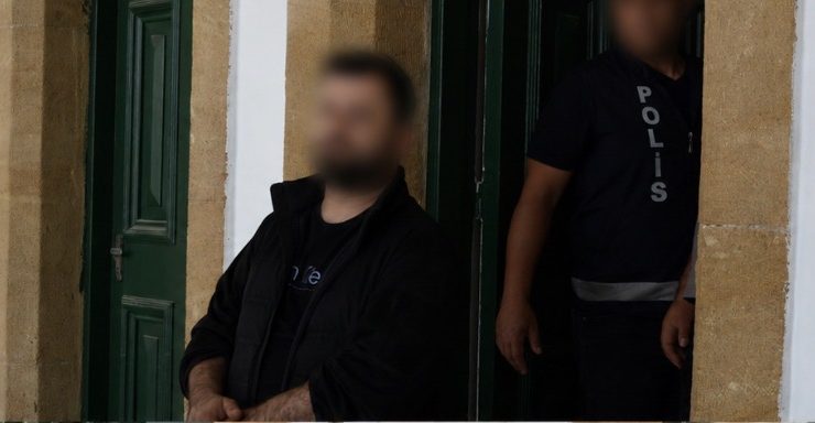 Gümrük Yasasına Aykırı Hareket” suçundan tutuklanan İ. A. mahkemeye çıkarıldı.