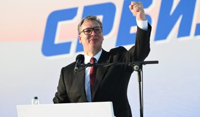 Sırbistan Cumhurbaşkanı Vucic, birkaç hafta içerisinde görevinden istifa edeceğini duyurdu