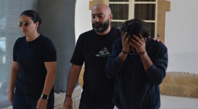 “Kanunsuz Uyuşturucu Madde (Sentetik Cannabinoid) Alma ve Tasarruf” suçundan tutuklanan A.S.A yeniden mahkeme huzuruna çıkarıldı.