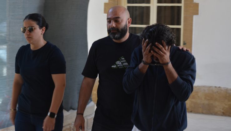 “Kanunsuz Uyuşturucu Madde (Sentetik Cannabinoid) Alma ve Tasarruf” suçundan tutuklanan A.S.A yeniden mahkeme huzuruna çıkarıldı.