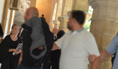 Gümrüksüz mal tasarrufu suçundan tutuklandılar.