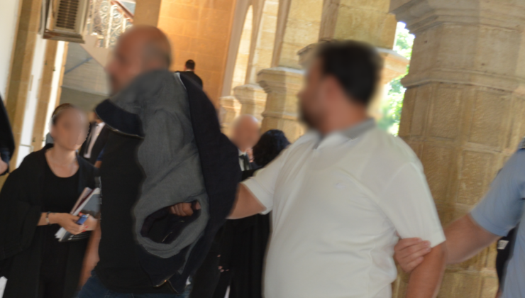 Gümrüksüz mal tasarrufu suçundan tutuklandılar.