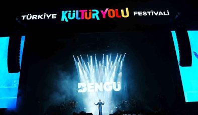 Bengü, Manisa Festivali’nde Coşkuya Doyurdu