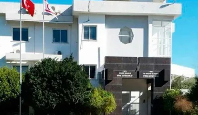 Girne Kaymakamlığı’nda yakın ilişki otoriteyi bozdu