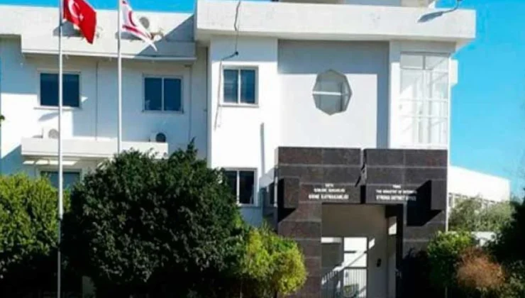 Girne Kaymakamlığı’nda yakın ilişki otoriteyi bozdu
