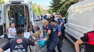 Bir kızını öldürdü, eşi ve diğer kızını ağır yaraladı