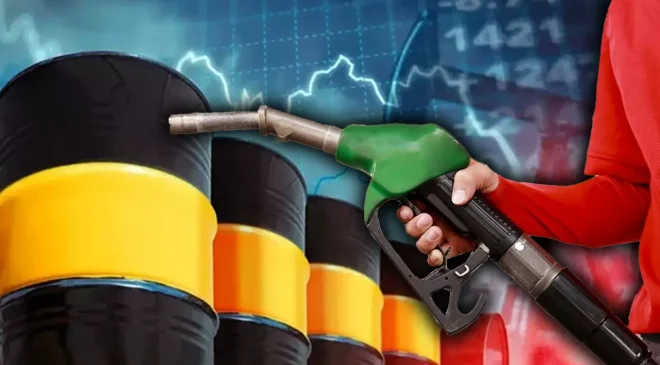 Petrol düştü, akaryakıta indirim! Tabela gece yarısı değişti