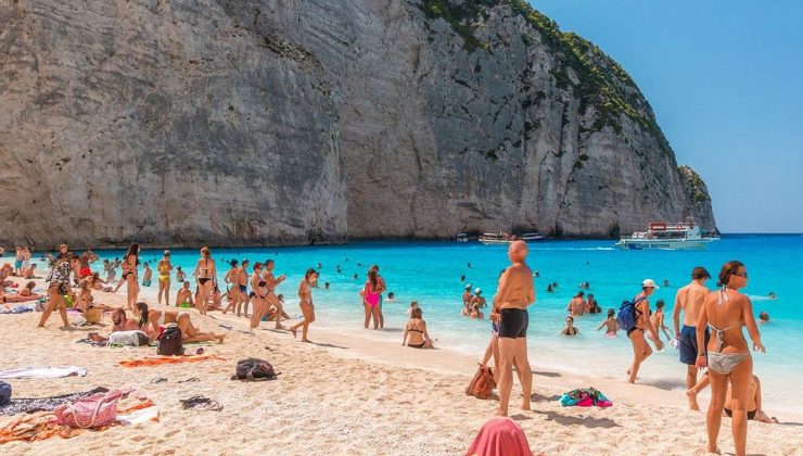 Turist akınına uğruyordu! Dünyaca ünlü plaja giriş yasaklandı