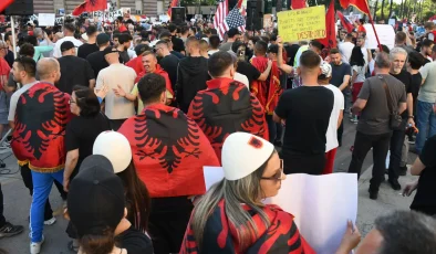 Yeni Epstein Adası’na izin yok! Arnavut halkının direnişi meyvesini veriyor
