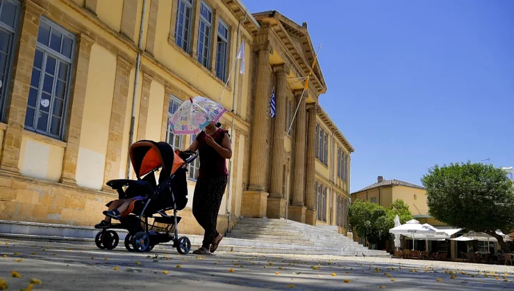 How to keep babies safe when temperatures soar this summer
