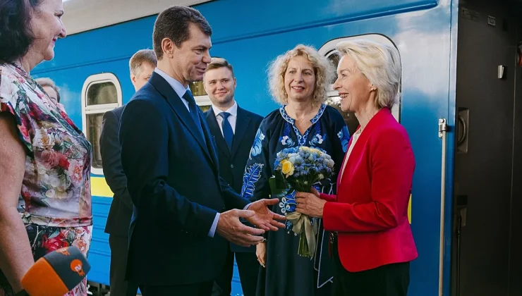 Von der Leyen arrives in Kyiv to discuss drones and EU accession with Zelenskyy