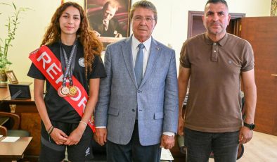 Başbakan Üstel, milli atlet Ada Kafa’yı kabul etti