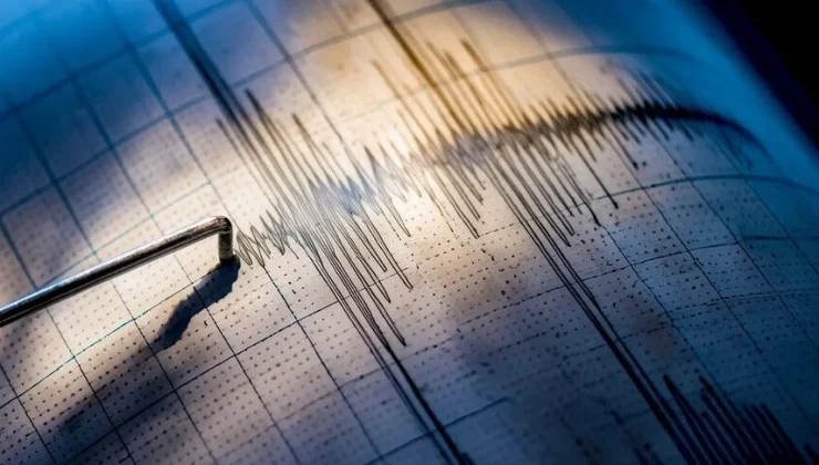 Endonezya’da 6,2 büyüklüğünde deprem